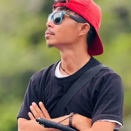 Roli Malingkas, Tour Leader & Onboard Guide at Raja Ampat Adventures